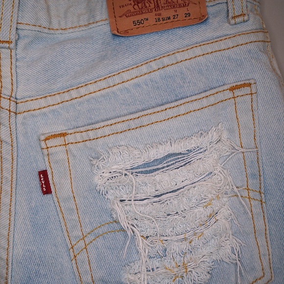Distressed light Wash Levi's - Picture 5 of 6